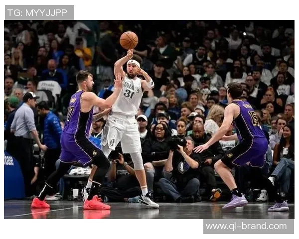 独行侠与爵士激战正酣哈达威关键时刻三分球助力逆转胜利 独行侠与爵士激战正酣哈达威关键时刻三分球助力逆转胜利